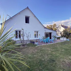 Maison Chaleureuse Avec Grand Jardin, 5 Minutes à Pied De La Plage Des Sables Blancs Hébergement de vacances Concarneau